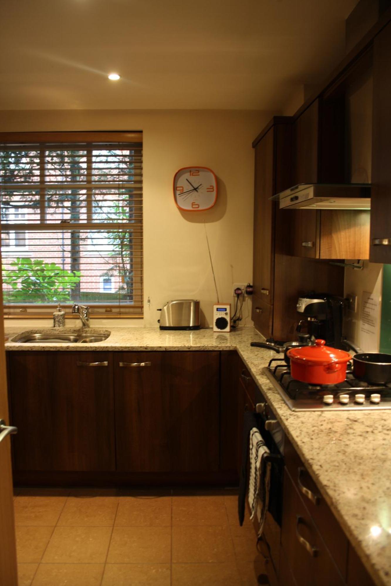 Canterbury Elms Court Appartamento Esterno foto